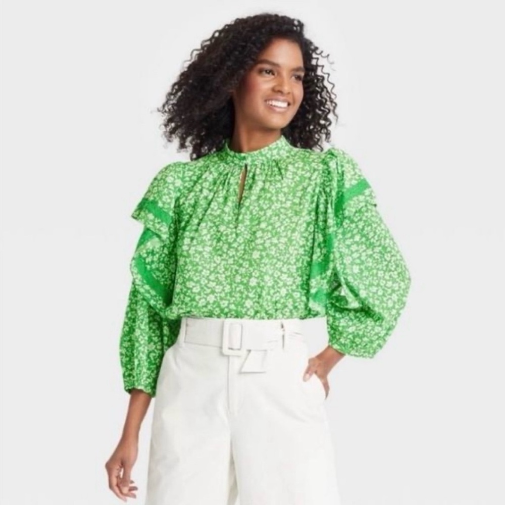 Who What Wear Shamrock floral blouse Large